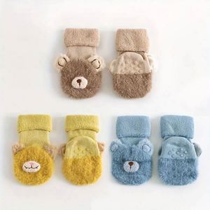 Chaussures et chaussettes chaudes, tendance et durables pour tout-petits, en coton éponge épais pour l'hiver, antidérapantes, avec logo personnalisable - Product Image 3
