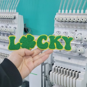 Nhà máy bán siêu chất lượng Mama Chenille sắt trên vá thêu đính Motif hình ảnh cho áo - Product Image 3