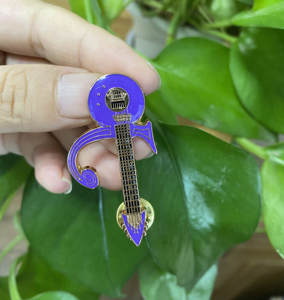 Il nuovo caldo metallo smalto perni all'ingrosso fabbricazione strumenti musicali abbigliamento decorare smalto duro personalizzato spilla chitarra - Product Image 6