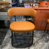 Chaise moderne en acier inoxydable et cuir, design empilable durable pour appartement, maison, bureau et espaces commerciaux à fort trafic