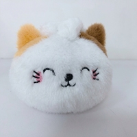 Porte-clés en peluche en forme de chat à trois fleurs avec fonction anti-stress et doublure en maille