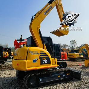 Excavatrice Komatsu 70-8 d'occasion, marque japonaise d'origine, 7 tonnes, petite taille, sur chenilles en caoutchouc. - Product Image 3