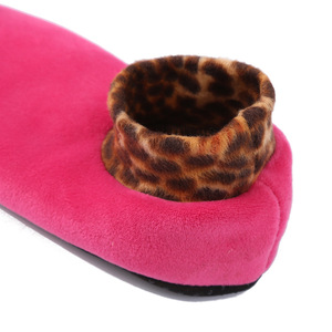 ถุงเท้าขนปุยอบอุ่นสำหรับผู้ชายและผู้หญิงกันลื่นยาวถึงข้อเท้ารองเท้าแปลกใหม่พร้อมโลโก้การ์ตูนน่ารักใช้ในชีวิตประจำวัน - Product Image 6