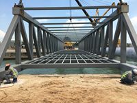 Construction de pont en treillis d'acier pour piétons de conception moderne durable Structures métalliques pour immeubles de bureaux Maisons Parcs Écoles