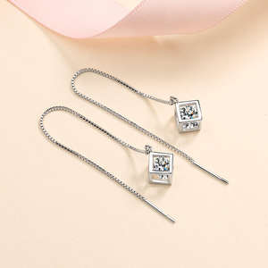 Nouvelles boucles d'oreilles de luxe pour femmes, plaquées or, personnalisables, de haute qualité, serties de diamants, pour les commandes en gros - Product Image 3