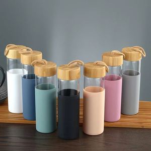 Botella de Agua de Vidrio Portátil Personalizada al por Mayor de Alta Calidad con Funda de Silicona y Tapa de Bambú - Product Image 1