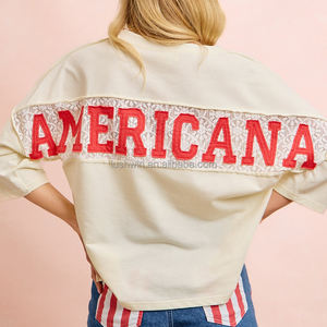 Camiseta Oversize de Manga Corta para Mujer, Cuello en V Ancho, con Parche Americano del 4 de Julio, Roja, Blanca y Azul, Estilo Patriótico, Casual y Urbana - Product Image 1