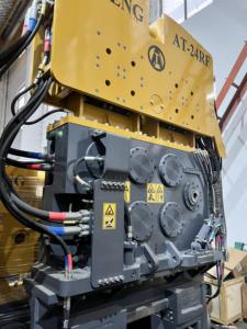 Martello Vibrante Idraulico ad Alta Frequenza ANTENG AT-24RF Montato su Escavatore per Palificazione Tubolare 5500kg Fabbrica di Jiangsu - Product Image 1