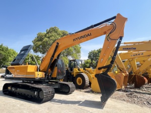Excavadora de cadenas Hyundai 220LC-9S usada, de 22 toneladas, con pocas horas de uso, en venta. - Product Image 4
