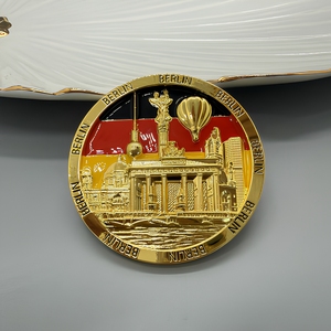 Magnete per Frigorifero di Alta Qualità Personalizzato con Design 3D di Berlino, Germania, Souvenir Turistico in Metallo Dorato Rotondo - Product Image 2