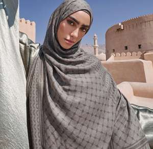 ฮิญาบมุสลิมแบบถักทอคุณภาพสูงดีไซน์ใหม่2025ผ้านุ่มและน้ำหนักเบาผ้าเจอร์ซีย์ผ้าคลุมไหล่ลายพื้น - Product Image 1