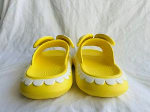 Ciabatte Gialle a Farfalla in EVA Antiscivolo Estive per Casa, Misura 37 38 39 40, Stile Zoccolo a Punta Aperta - Product Image 3