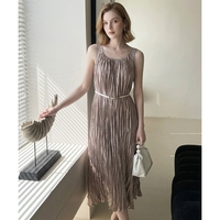 Nouvelle Robe Plissée Sans Manches Anti-Plis Coupe Ample Décontractée Taille Naturelle Style Maxi Évasé Tendance Été 2026 pour Femme