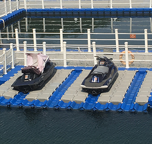 Plataforma Flotante Modular de HDPE con Rampa para Moto Acuática, Cubos de Pontón Flotantes Encajables para Marina y Embarcaciones - Product Image 2