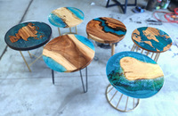 Table basse en résine époxy, table rivière avec pieds en épingle à cheveux, en stock