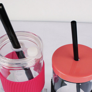 Vente en gros de bocal en verre à large ouverture en borosilicate avec manchon en silicone Tasses à thé Boba réutilisables avec couvercle et paille - Product Image 4