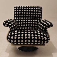 Fauteuil pivotant de loisirs en lin premium à pois, structure intérieure en bois courbé, base pivotante en acier inoxydable