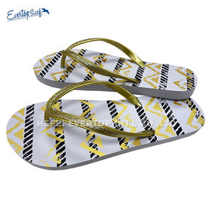 Nueva zapatilla plana de moda de verano para mujer, chanclas cómodas y ligeras para playa al aire libre - Product Image 3