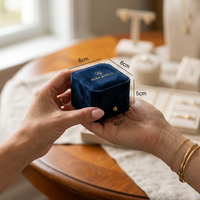 Petite boîte à alliances en bois gravée avec découpe en forme de cœur - Boîte à alliances personnalisable faite à la main pour fiançailles et demande en mariage
