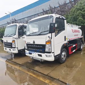 Howo 4*2 Type Sinotruk Pétrolier Camion Réservoir De Carburant 5000 <span class=keywords><strong>Litres</strong></span> <span class=keywords><strong>1000</strong></span> Gallon Huile Profil Bas Transfert Pétrolier Ravitaillement Camion - Product Image 3