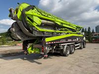 Pompe à béton sur camion Zoomlion 63m Euro 6 diesel d'occasion 2021 en stock, prête à être expédiée