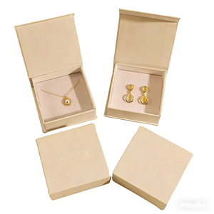 Cajas de Embalaje de Joyería de Lujo con Logotipo Personalizado <span class=keywords><strong>QIYI</strong></span> de 9*9cm al por Mayor, Cierre Magnético Abatible, Material Interior de Papel y Madera para - Product Image 1