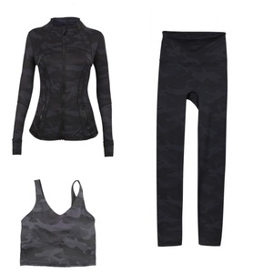 Individuelles Logo Damen-Sportbekleidungsset 3-teilig Langärmliger Stehkragen-Sportjacke Hochgeschnittene Yoga-Leggings Yoga-Sets - Product Image 3