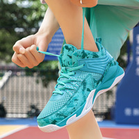 Chaussures de basketball montantes respirantes en maille antidérapantes avec amorti et soutien de la cheville pour hommes et femmes, idéales pour l'entraînement en extérieur et sur terrain.