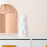 Vase en céramique côtelé vertical moderne et minimaliste ARM LVG, finition mate, pour décoration intérieure, vase en porcelaine, récipient décoratif