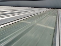 La vente en usine de fibres de verre isolés poids léger Frp éclairage du jour des feuilles d'acier de toiture de tuiles