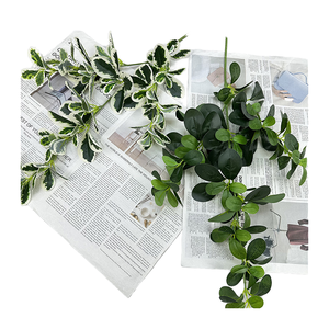 Plante suspendue artificielle en plastique vert de 80 cm de haut, <span class=keywords><strong>feuilles</strong></span> simulées, résistante aux UV, durable, écologique, pour usage intérieur - Product Image 1