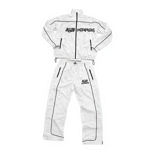 Ensemble de survêtement unisexe imperméable coupe-vent d'hiver style streetwear, veste zippée en nylon blanc et pantalon léger avec poches latérales - Product Image 1