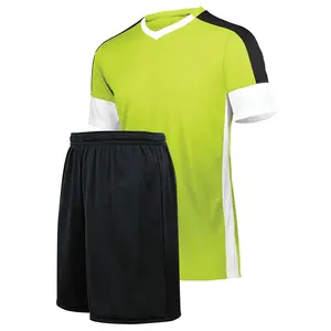 Nieuwe Ontwerp Groothandel Lege Voetbal Uniformen/Quick Dry Aangepaste Logo Team Naam Voetbal Uniform/Mannen Voetbal Jersey