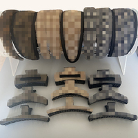 Vente en gros de bandeaux de créateur de luxe pour femmes européennes et américaines avec impression de LOGO de marque célèbre, bandeaux larges et plats en tissu rembourré avec éponge