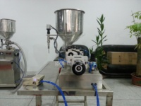 Machine de remplissage pneumatique pour huiles essentielles, cosmétiques, crèmes capillaires, détergents liquides en bouteille – À vendre