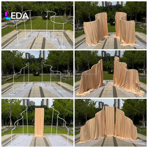 Set Perlengkapan Panggung Pernikahan LEDA, Bingkai Geometris Tak Beraturan Warna Emas, Lampu Hangat, Stand Backdrop Logam untuk Penggunaan Indoor dan Outdoor - Product Image 5