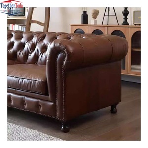 Sofá Chesterfield Moderno de Estilo Americano, Tapizado en Color Marrón, Estructura de Madera Maciza Resistente, Acolchado de Esponja de Alta Densidad, para Sala de Estar - Product Image 6