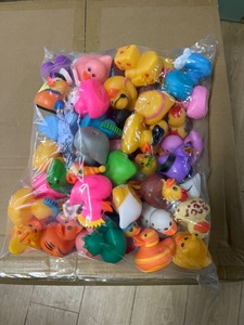 Giocattolo da bagno di vendita caldo 2 pollici di gomma anatre alla rinfusa di gomma papere artiglio macchina anatre jeep anatre - Product Image 2