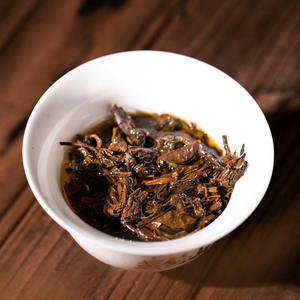 Suministro <span class=keywords><strong>de</strong></span> fábrica Miles <span class=keywords><strong>de</strong></span> años Árbol antiguo Shen Puer Tea Cake Ba Da Mountain 2004 Año Yunnan Qi Zi Bing - Product Image 6