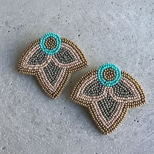 Pendientes Glam bordados con detalles de cuentas - Product Image 1