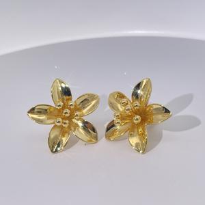 Pendientes de Botón con Flor de Lirio Tridimensional de Estilo Francés, Elegantes y Lujosos, de Tianyu Gems, para Mujer, Hechos de Latón Chapado en Oro, Micro - Product Image 3