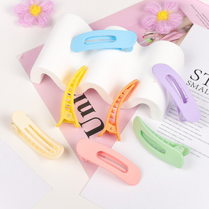 <b>Macaron</b> Colored Hollow Oval Duckbill Hair Clips 12 Cm Lightweight For Daily Use - Product Image 4