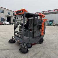 Balayeuse routière électrique neuve de 2000 mm de largeur de balayage, 16000 m²/h, autonomie de 6 à 7 heures, canon à brouillard pour la suppression de la poussière