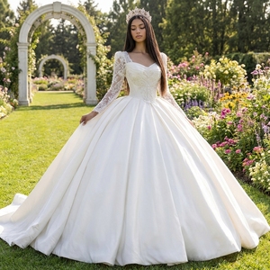 Vestido de Quinceañera/Boda Moderno Wx370 de Satén con Manga Larga, Escote Corazón, Apliques de Encaje con Cuentas y Cola Capilla para Fiesta de 15 Años - Product Image 1