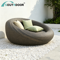 Fabricant de Foshan : Lit de jour Bali d'extérieur en osier et rotin, chaise de piscine moderne, chaise longue de soleil réglable avec coussin, portable pour cour