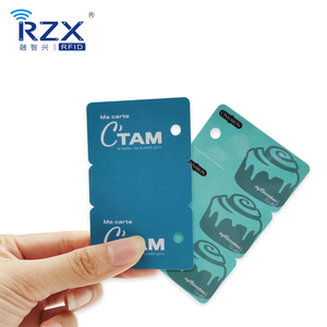 Hình dạng tùy chỉnh kích thước phi tiêu chuẩn Cmyk in số sê-ri 3-up Keytag Combo <span class=keywords><strong>PVC</strong></span> Thẻ quà tặng - Product Image 5