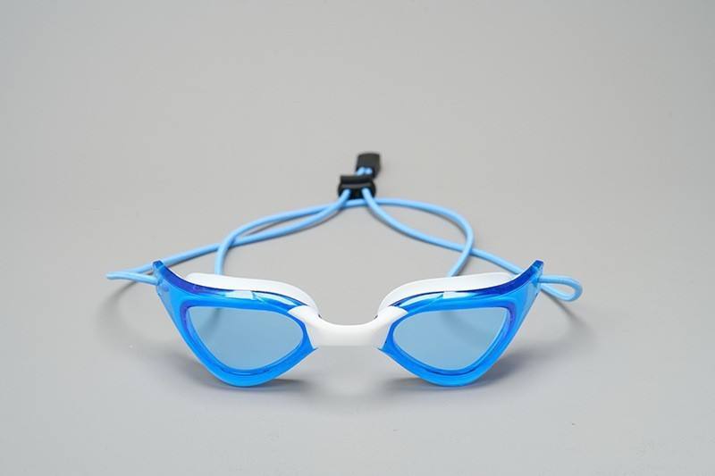 Bleu plat et blanc en boîte