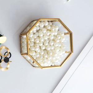 Caja de Joyería Hexagonal Clásica de Vidrio con Marco de Metal Dorado, Exhibidor Transparente para Recuerdos, Organizador de Joyas para Mujer - Product Image 3