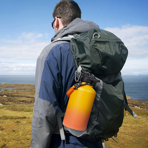 Botella de agua de acero inoxidable de 64 oz a prueba de fugas con tapa abatible y pajita, sin condensación, para camping y senderismo, botella de agua aislada. - Product Image 1