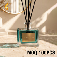 Diffuseur de parfum d'ambiance LF personnalisé, écologique, aux senteurs d'agrumes, flacon carré en verre transparent, liquide vert sarcelle, bâtonnets noirs, étiquette privée dorée